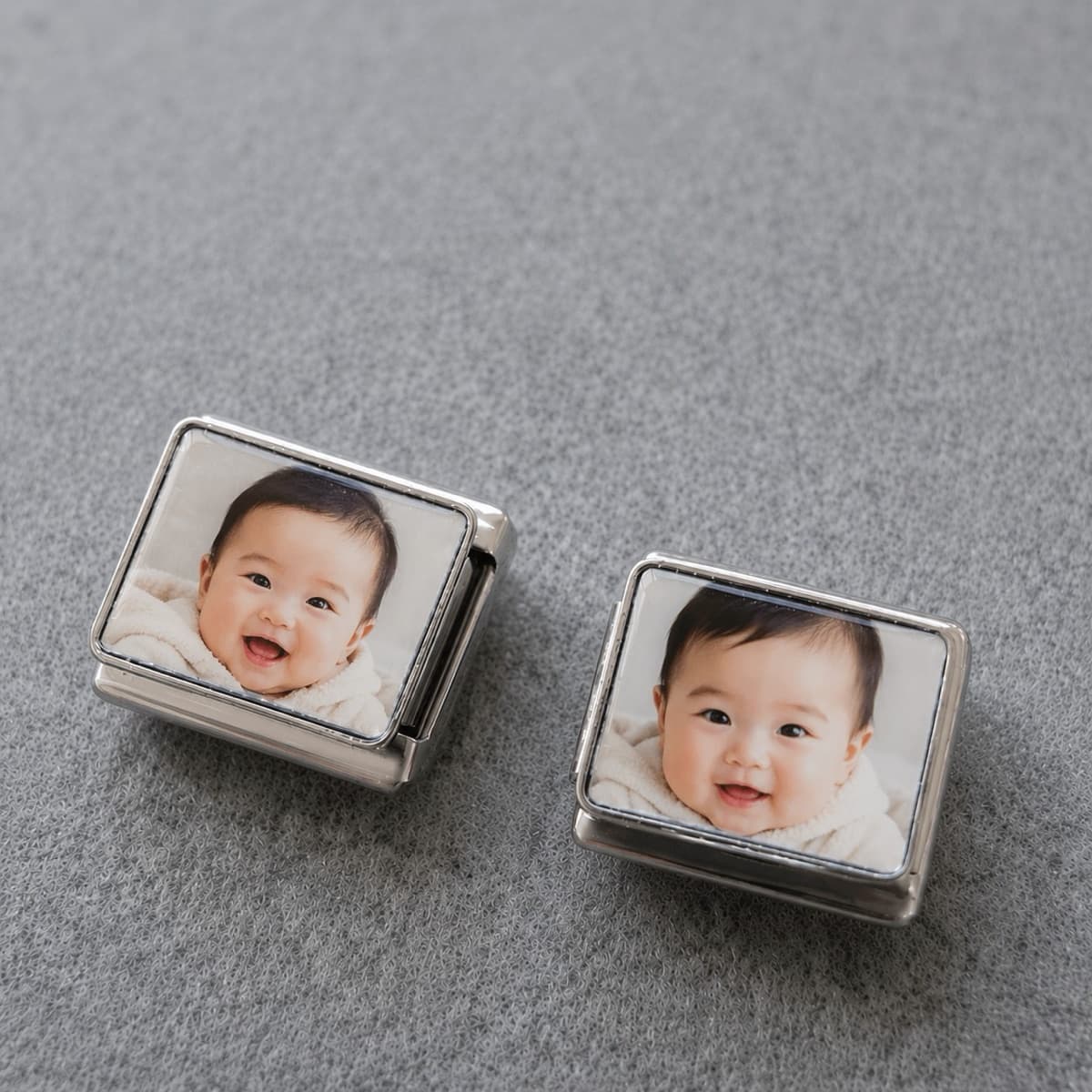 赤ちゃんの写真をはめ込んだ写真チャームの実物